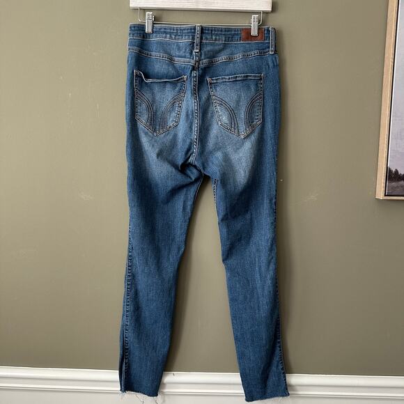 Hollister Ultra High Rise Distressed Skinny Jean  30/11R - Picture 4 of 5